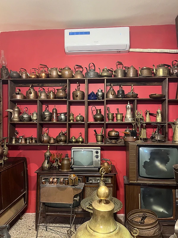 مجموعة ضخمة من التحف والأنتيكات القديمة للبيع 🏺✨