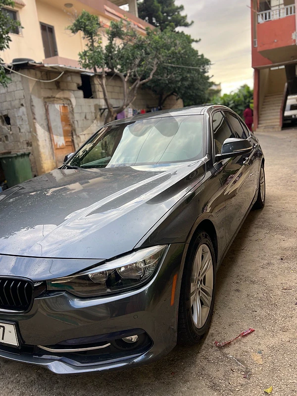 BMW F30 330i 2017 12500$