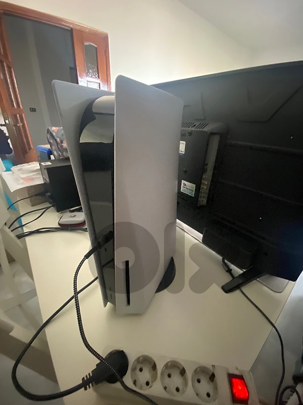 ps5 + ups + controllers( 1 customized)+ fc24 + fracry6 + nba 2k24