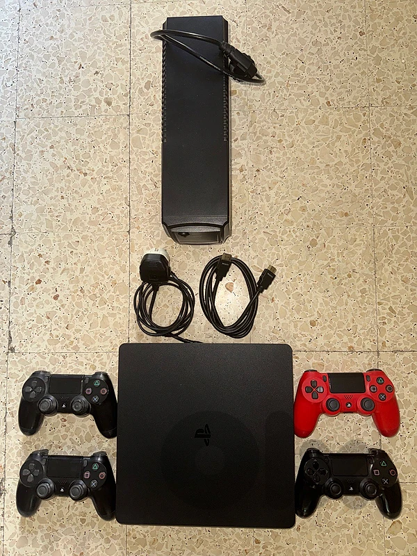 Playstation 4 Slim