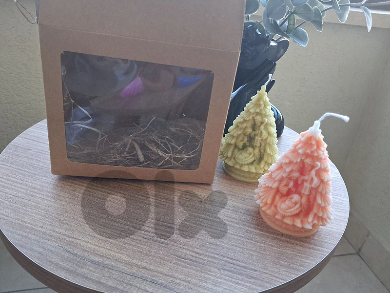 2 christmas candles