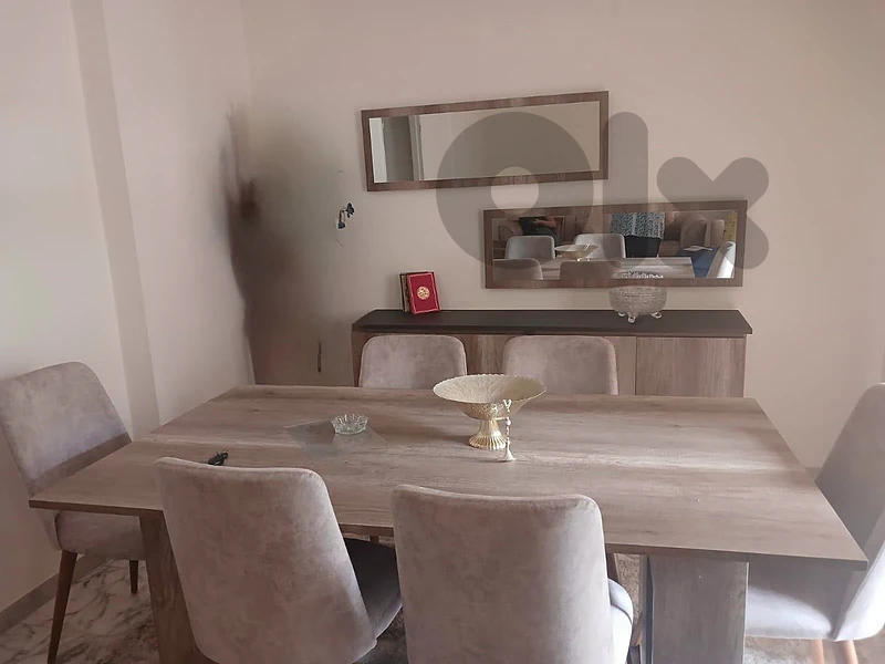 dinning room with 6 chairs