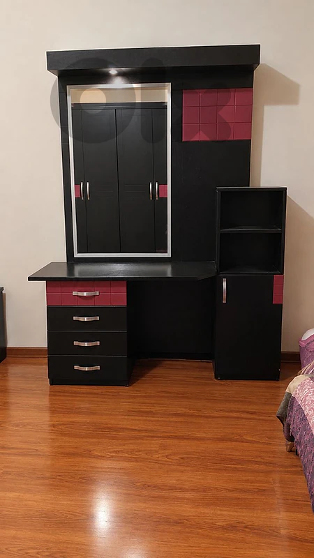 vanity table (تسريحة)