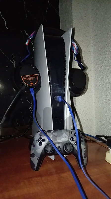 ps5 used + controller + skull candy headset