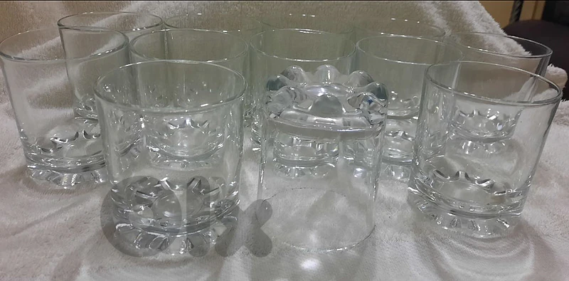 Glass cups 20 pieces 9.3 cm tall. كبايات