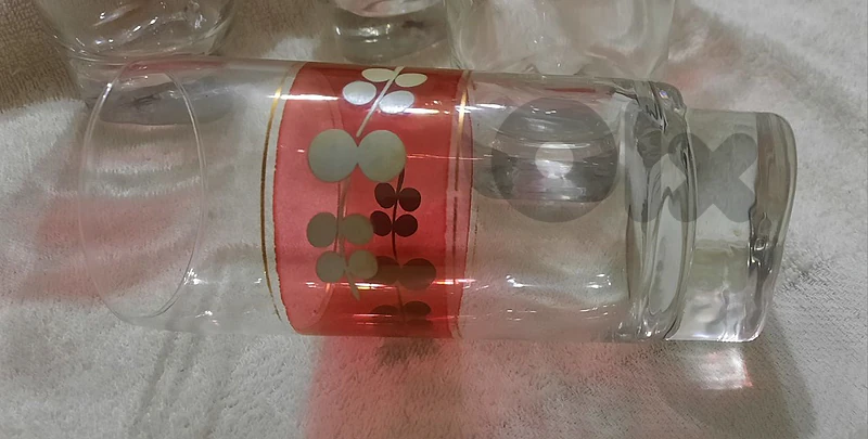 Glass cups 5 pieces 15.5 cm tall. كبايات
