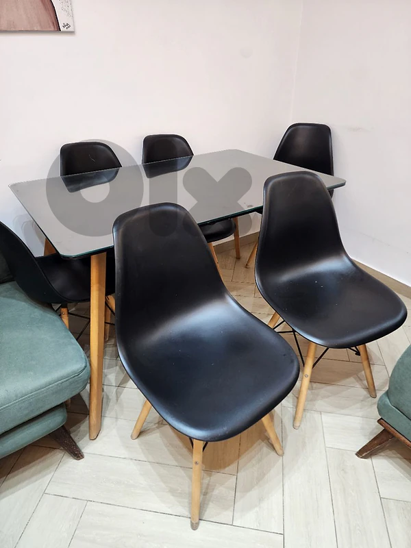 dinning table and chairs - طاولة مع كراسي