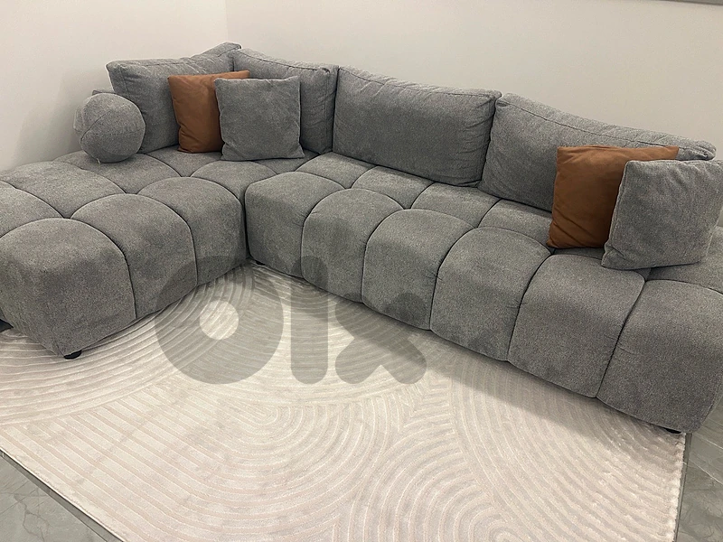 Elegant Corner Sofa & Carpet for Sale!