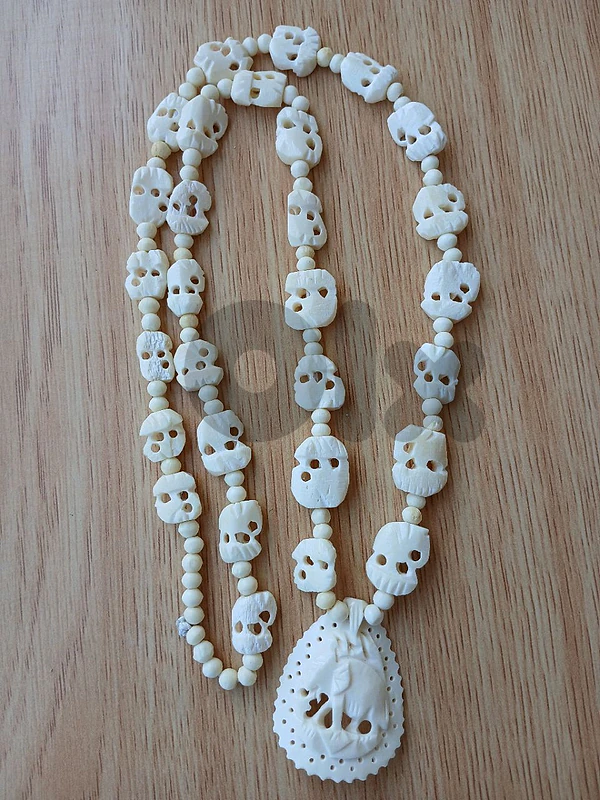 vintage necklace   سنسال قديم