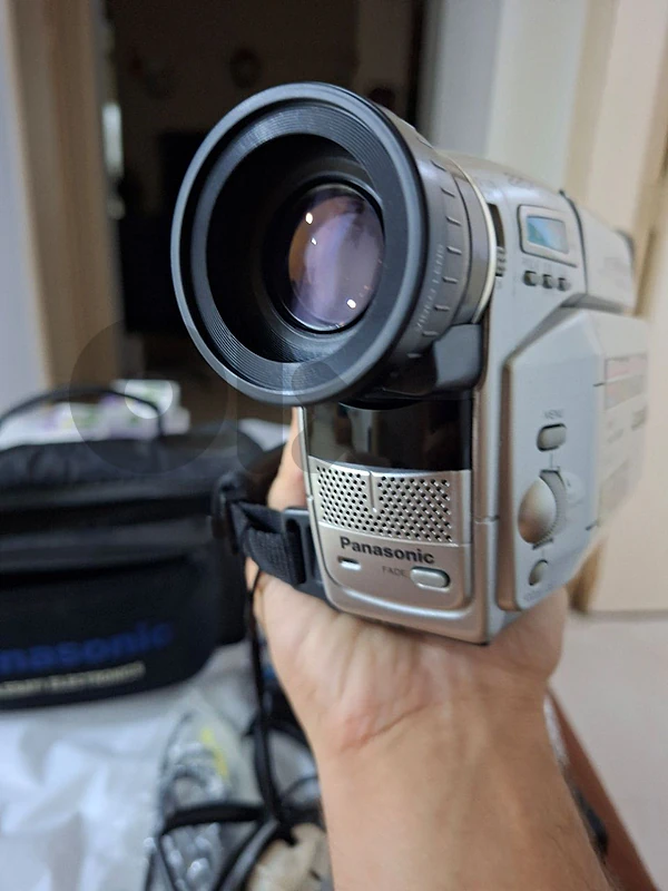 Panasonic NV-VZ1 VHS-C Camcorder Package – Full Original Kit