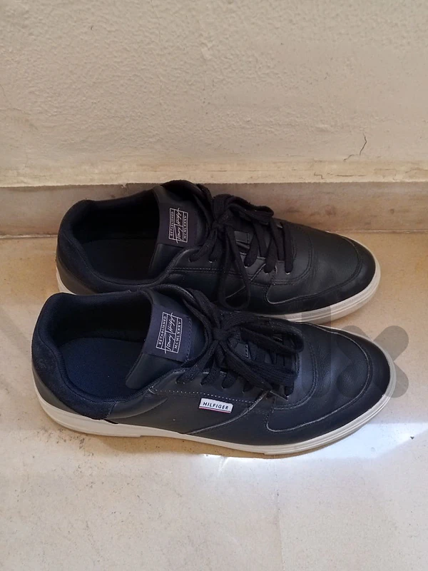 أسبدرين رجالي للبيع ماركة Tommy Hilfiger Original قياس 45-46 السعر 50$
