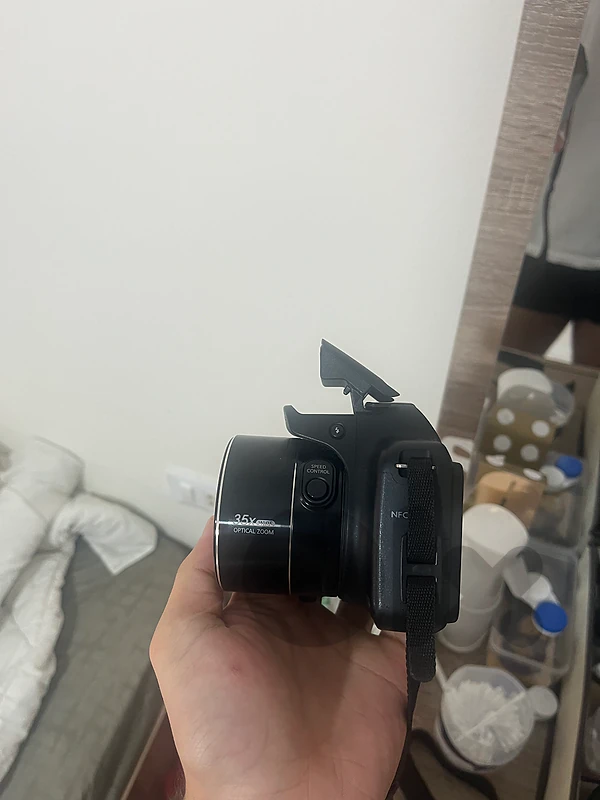 Samsung WB1100F, featuring 16.4 megapixels, 35× optical zoom, Wi‑Fi, a