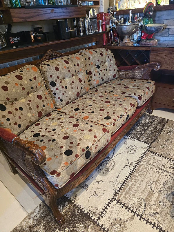 80 years old صالون و طاولة سفرة