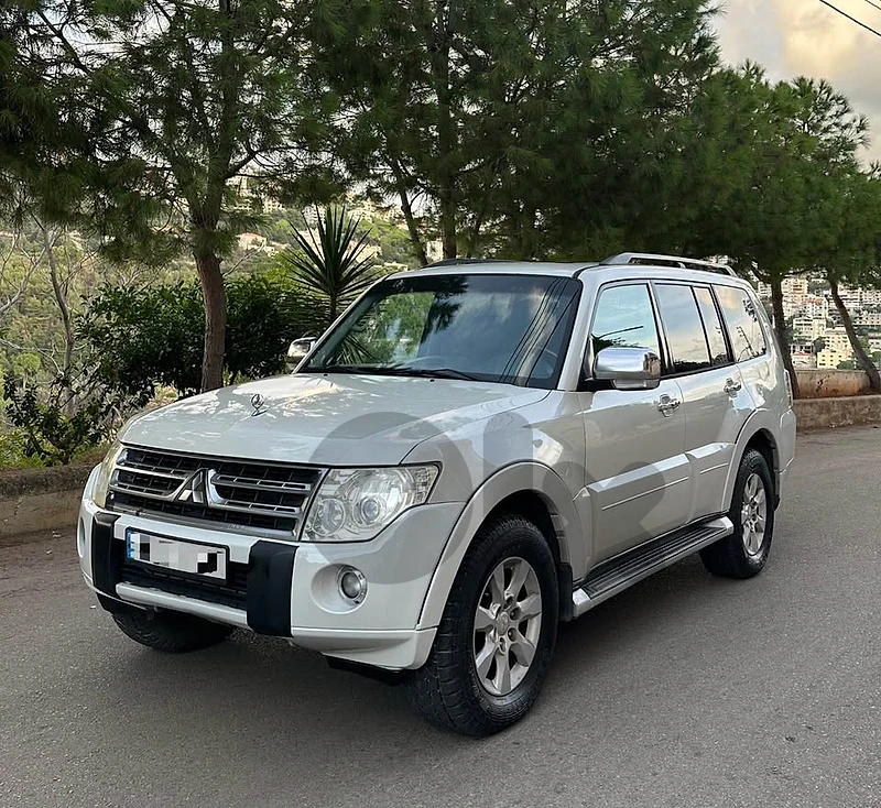 Mitsubishi pajero GLS 2011