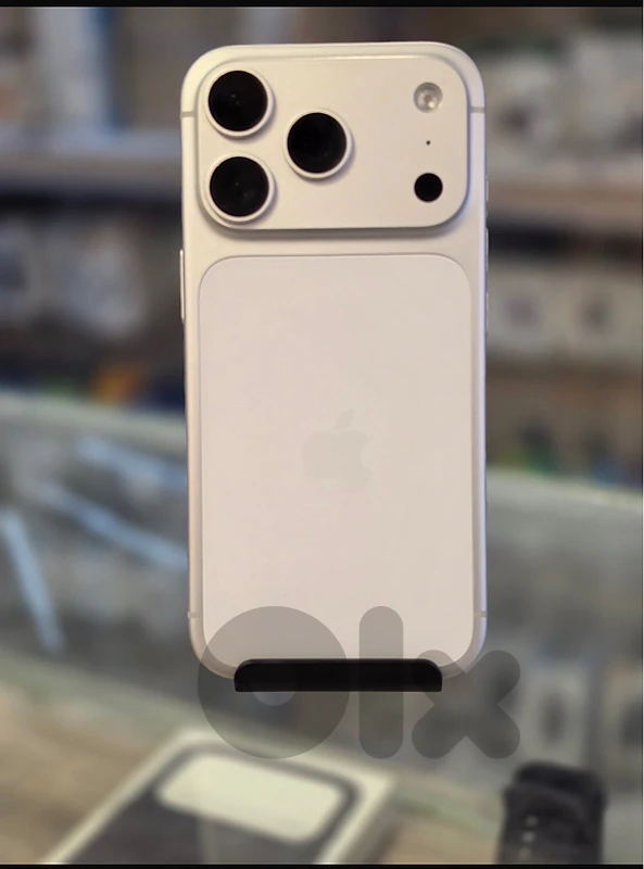 Used 17 pro 256 gb Sim 447 cycle