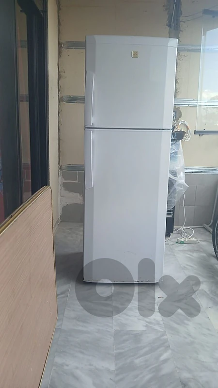 selling refrigerator for 200 USD