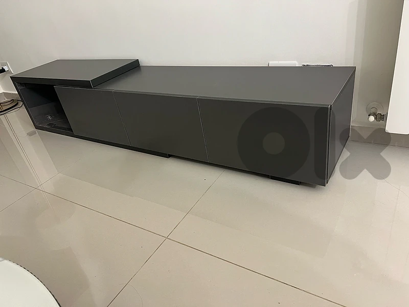 طاولة tv جديدة من المعمل
