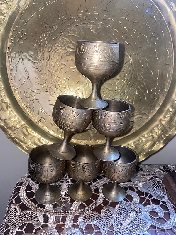 حامل بيض بلون البرونز  Bronze-Colored 6-Egg Holder