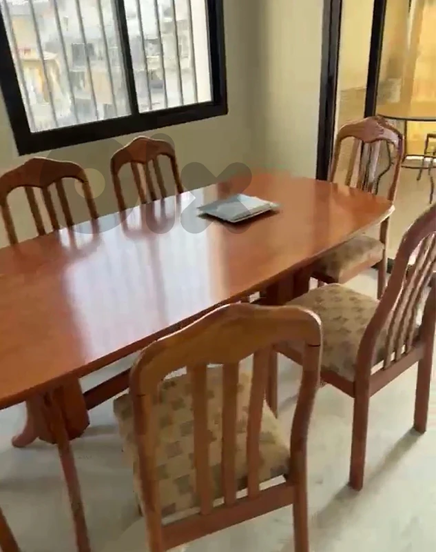 طاولة سفرة مع ٦ كراسي