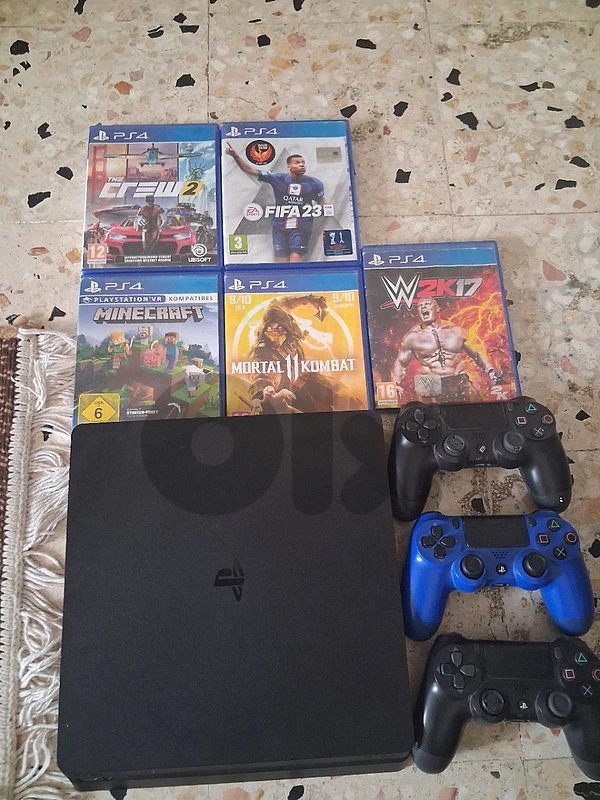 للبيعPS4 Slim مع مسكتين و5 أشرطة ألعاب، السعر 230$ قابل للتفاوض، للبيعPS4 Slim مع مسكتين و5 أشرطة ألعاب، السعر 230$ قابل للتفاوض،