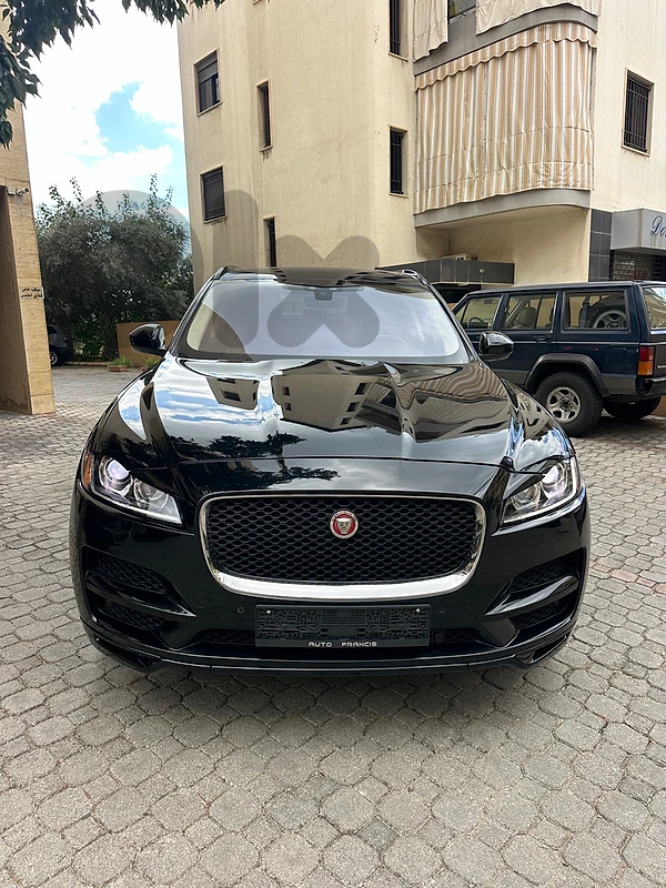 Jaguar F-Pace 25t AWD 2019 black on black (clean carfax-58000 miles)