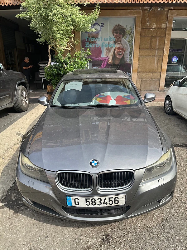 BMW 3-Series ٢٠١١ ٢١٠٠2011