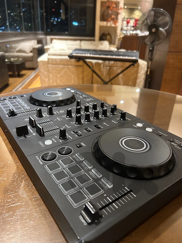 Pioneer DJ DDJ-FLX4 Controller – Excellent Condition + Original Box Pioneer DJ DDJ-FLX4 Controller – Excellent Condition + Original Box