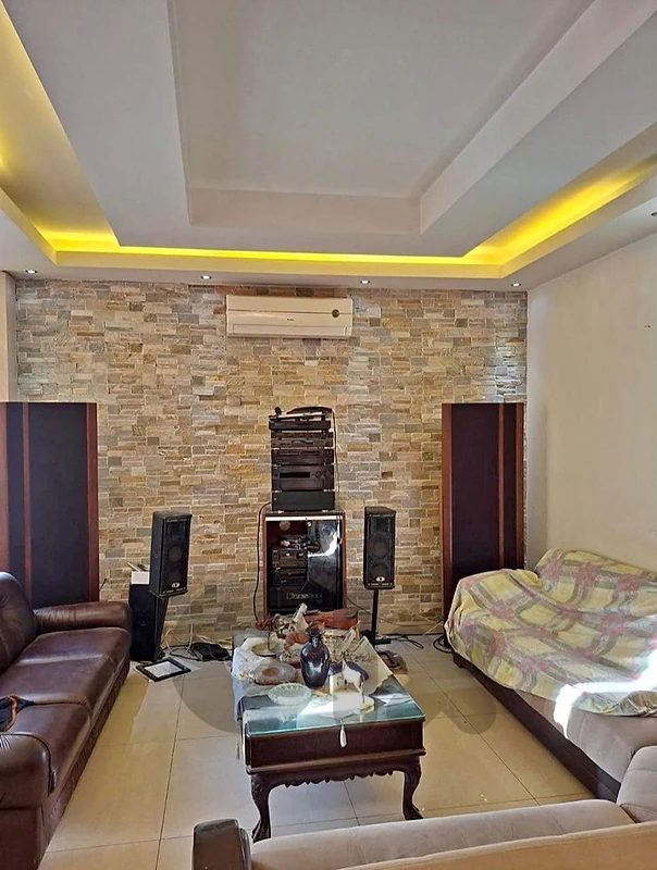 5th floor-200m-3bedrooms-No Elevator-Apt for Sale in Achrafieh 5th floor-200m-3bedrooms-No Elevator-Apt for Sale in Achrafieh