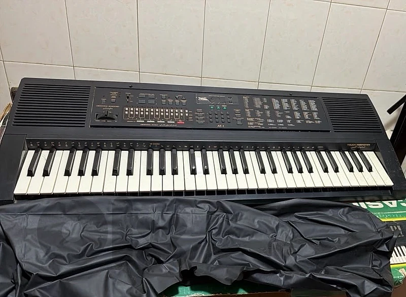 Keyboard For Sale! comes with high stand