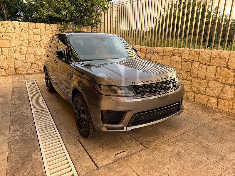 Range Rover Sport 2018 V8 dynamic HSE cleancarfax 68000 miles!