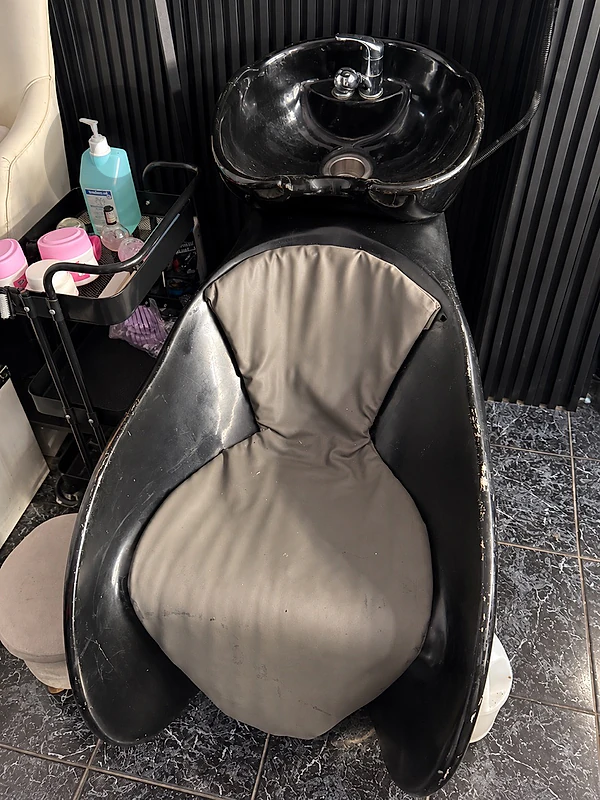 Salon Shampoo Chair with Wash Basin
