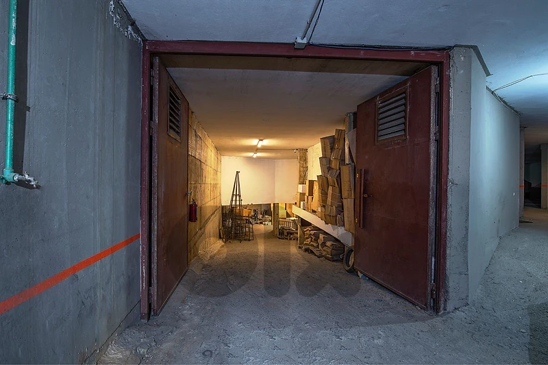 wharehouse prime location perfect conditionn baabda