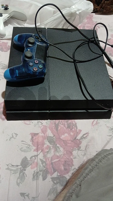 ps4 fat 800gb with one controller