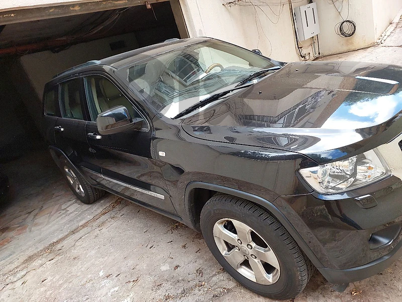 Jeep Grand Cherokee 2011 overland 8cyl 4wd company source Jeep Grand Cherokee 2011 overland 8cyl 4wd company source