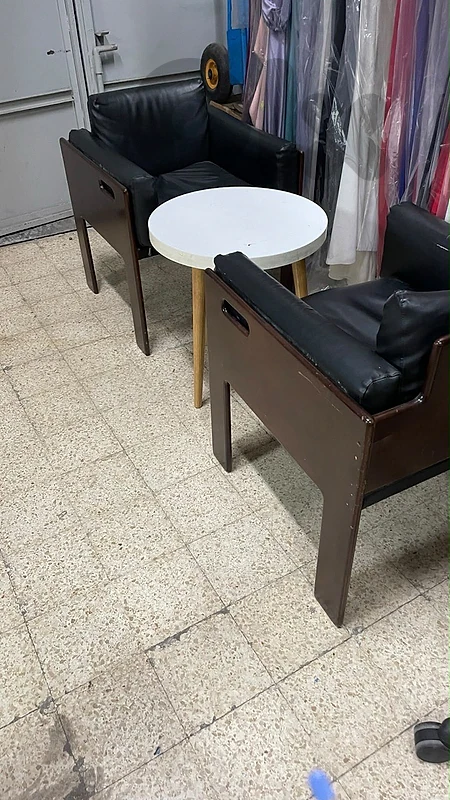 كراسي جلد