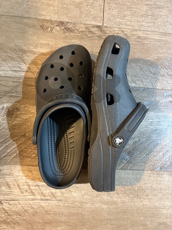 crocs