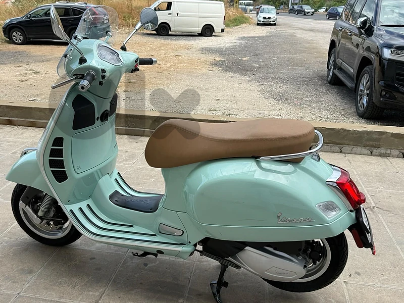 vespa 300 GTS - model 2023 - 1887 km