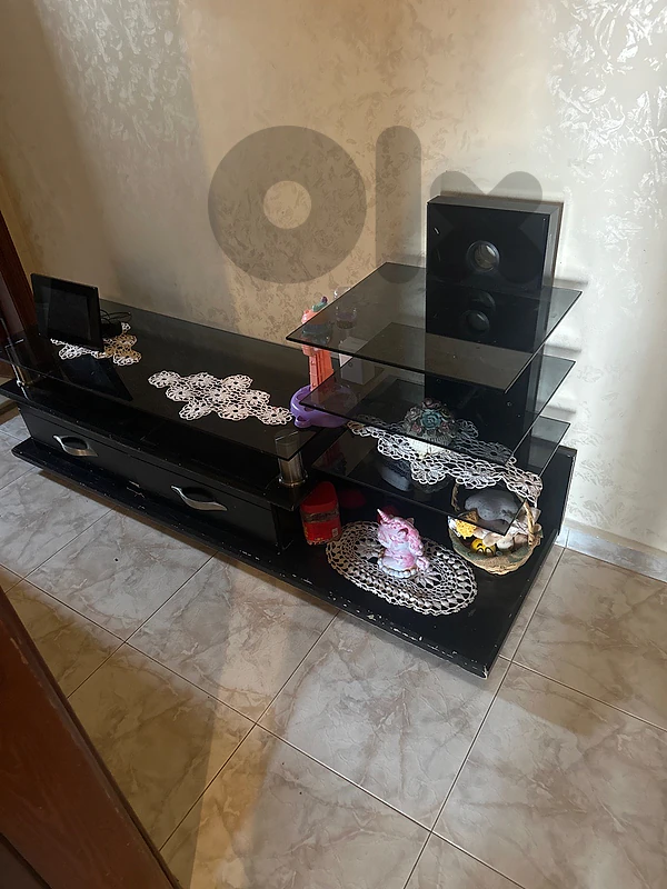 طاولة تلفزيون