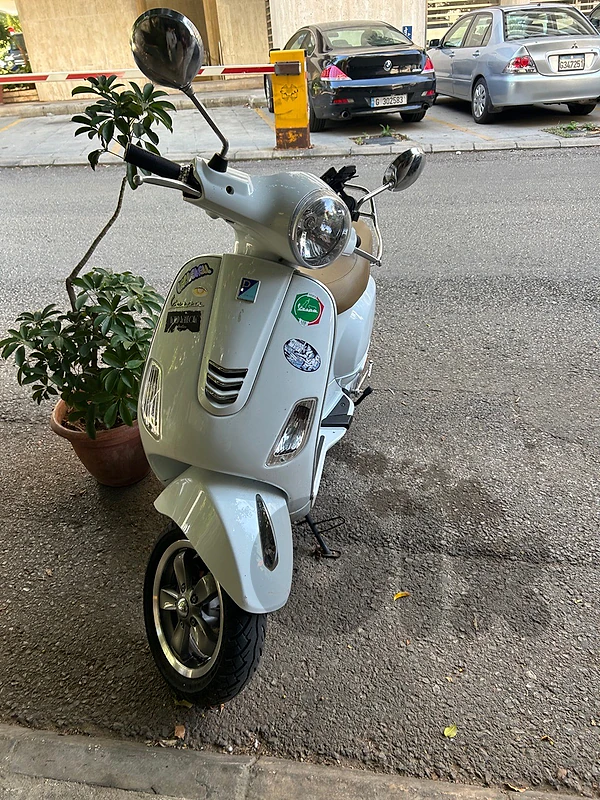 vespa 150 cc. 5000km clean body 2021
