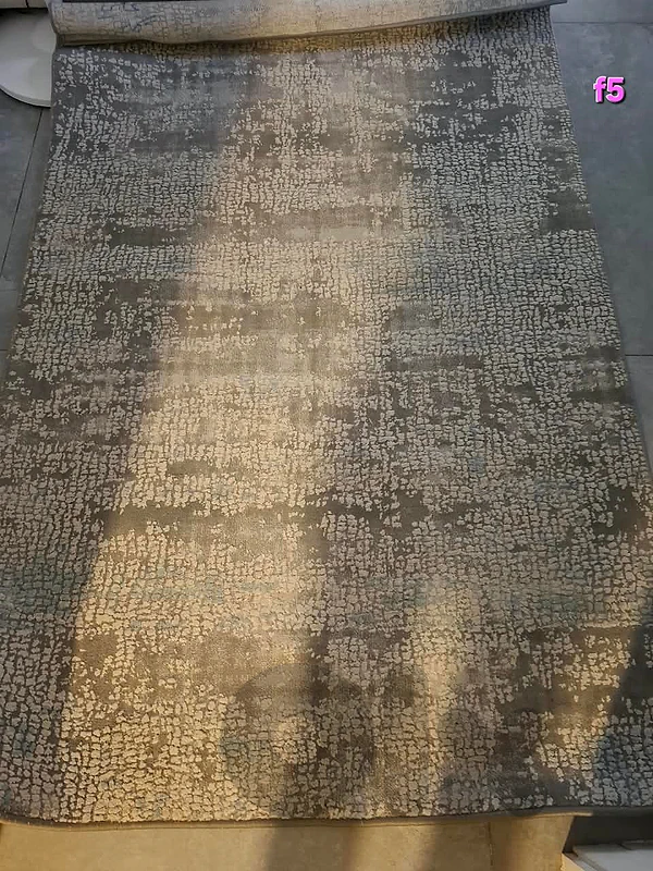 سجاد لون رمادي