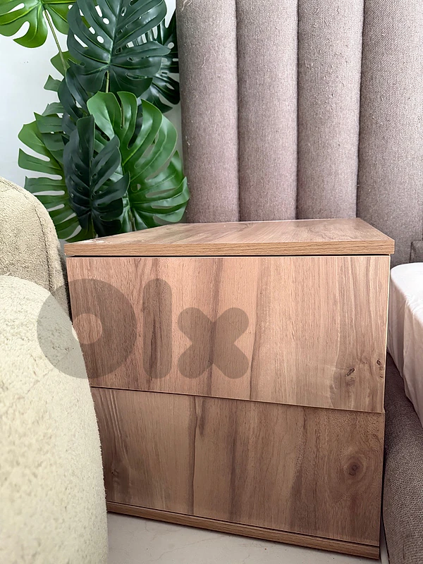 2 Wooden bedside tables nightstands
