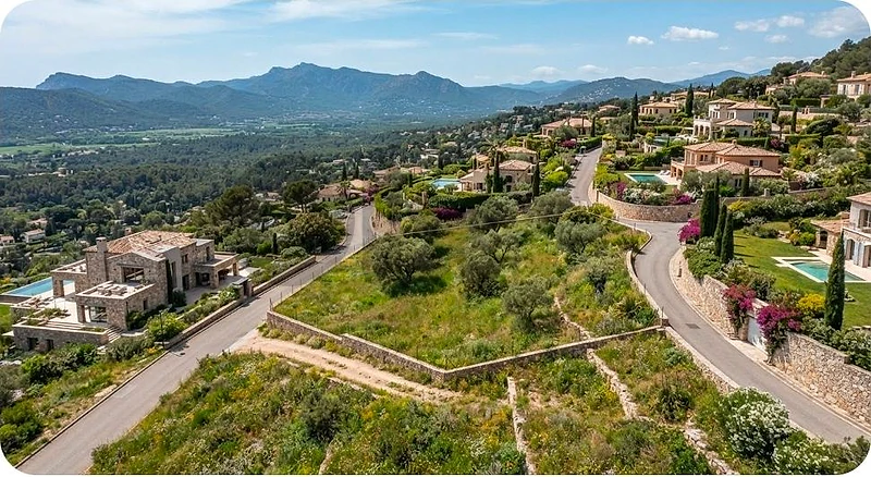 Land for Sale in Aaraya.