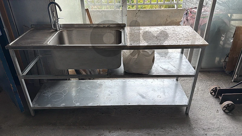 Sink with worktable