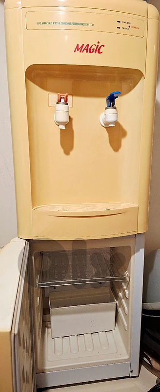 cold and hot water dispenser