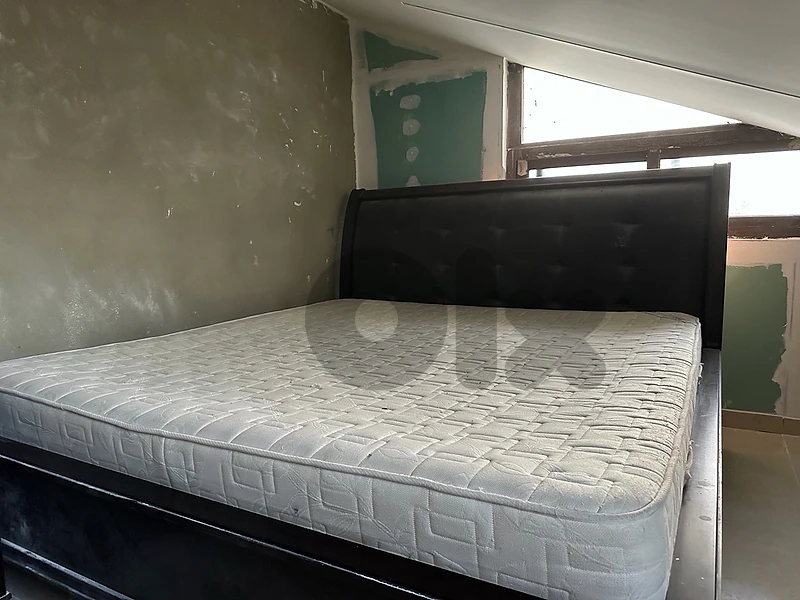 A Full Bedroom Set (6 pieces) A Full Bedroom Set (6 pieces)