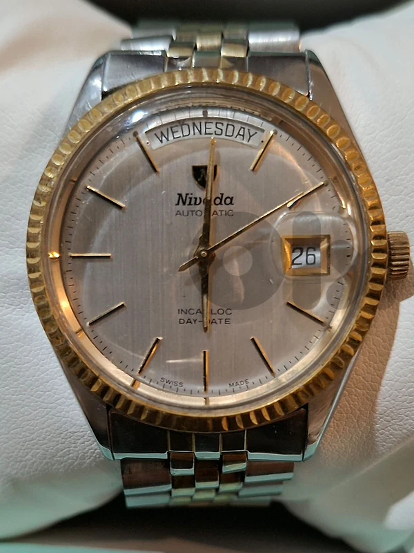 ساعة Nivada Automatic Day-Date سويسرية  - السبعينيات - حالة ممتازة
