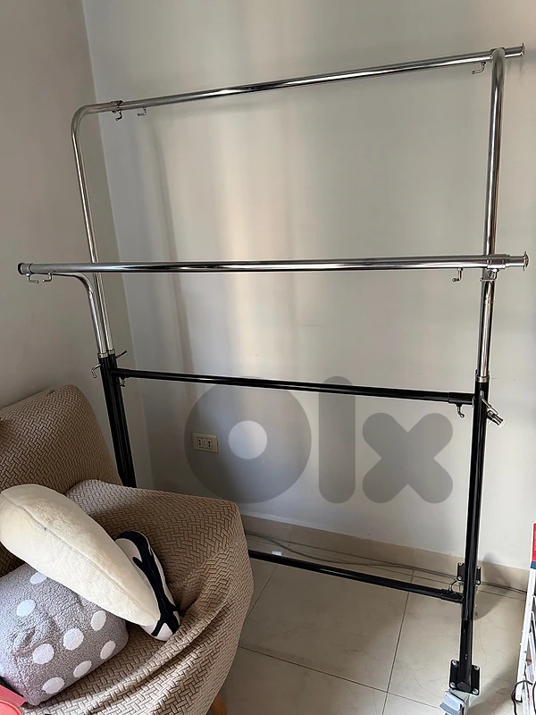 Closet hangers stand