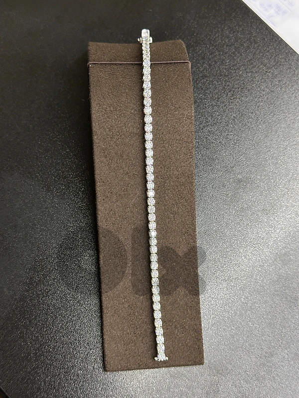 Diamond tennis bracelet