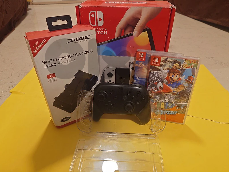 Nintendo switch oled white used like new