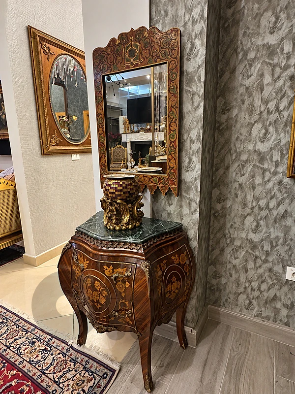 bahu and mirror